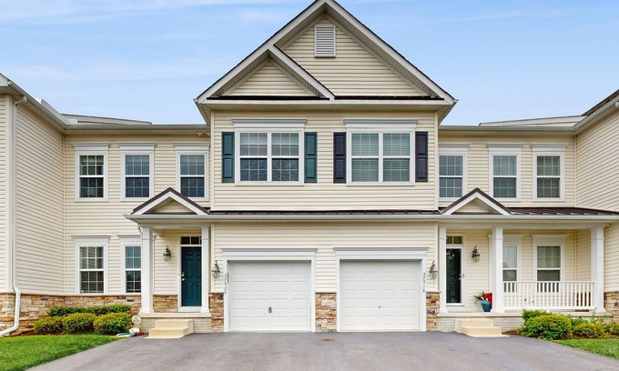 Rehoboth Beach House | Grande at Canal Pointe townhome with pools, sports courts, & gym
