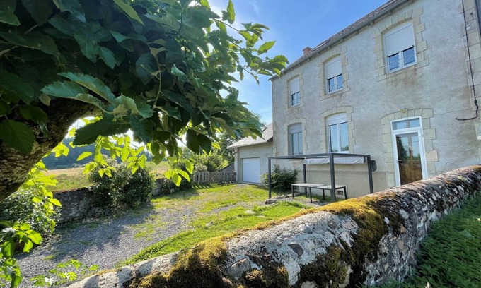 Riom-es-Montagnes House | Grande Maison au Cœur de Calme et de la Verdure du Cantal