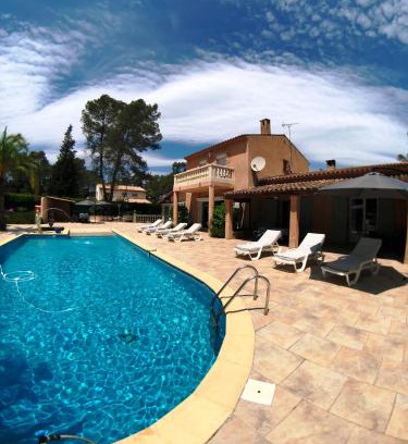 Puget-sur-Argens Villa | Grande Villa 4 étoiles 20pax entre Cannes and Saint Tropez