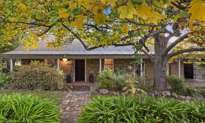 Beechworth House | Granite Cottage - historical and stylish