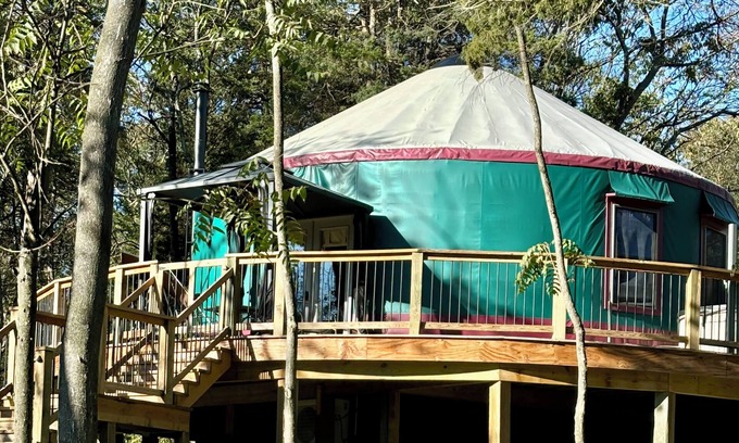 Shenandoah House | Granny Squirrel Yut in Shenandoah VA with WiFi, EV Charger, Hot Tub & Fireplace