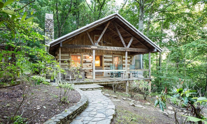 Canton Cabin | Graves Cabin Luxury Cabin Near Waynesville & Asheville Please Read Description!