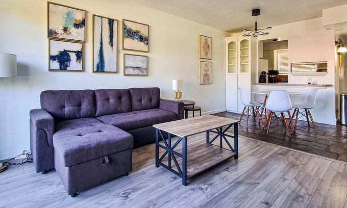 Fashion Square Apartment | GREAT 1BR Across from FSQ Mall & Old Town Fun