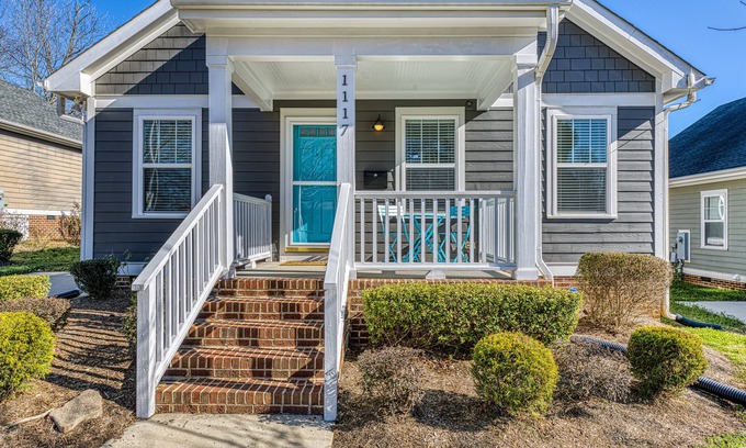 Downtown House | Great 4 Bedroom Bungalow- 1.5 miles to Downtown Raleigh