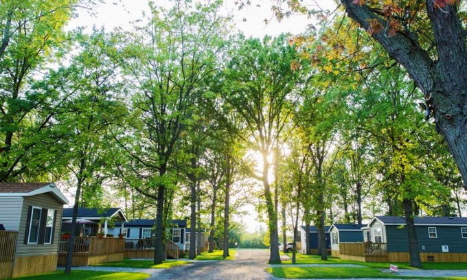 Niagara-on-the-Lake Cabin | Great Blue Resorts - Vine Ridge Resort - Niagara-on-the-Lake - 2 Bedroom Cottage