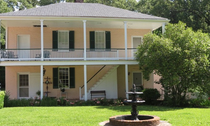 Natchez House | Great for a family or girlfriends getaway! 10 minutes from downtown Natchez