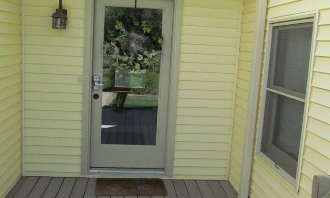 Sturgeon Bay Apartment | Great Getaway with Lots of Comfort and Charm!
