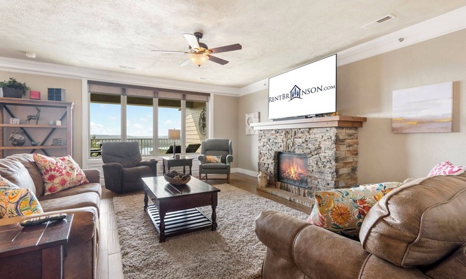 Indian Point Condo | Great Lake Views in Spacious Luxury Condo at Treehouse 1402! Free Tickets to Branson Attractions!