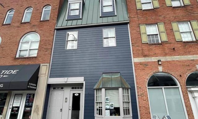 Bloomington Condo | Great Location! 1-bedroom condo in Downtown Bloomington