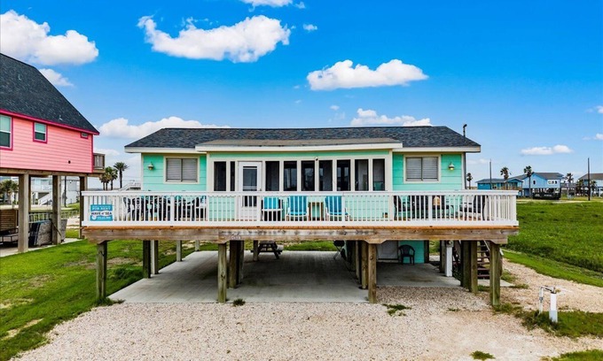 San Luis Beach House | Great Location! Beach & Bay Views, with easy access to both. Drive to Galveston.