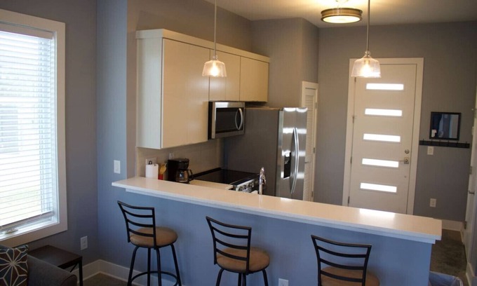 Hadley - Washington Apartment | Great Location! Minutes From Downtown!