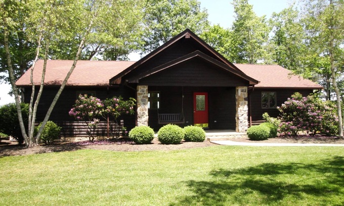Frankford House | Great Location with Breathtaking Views in Greenbrier County, WV.