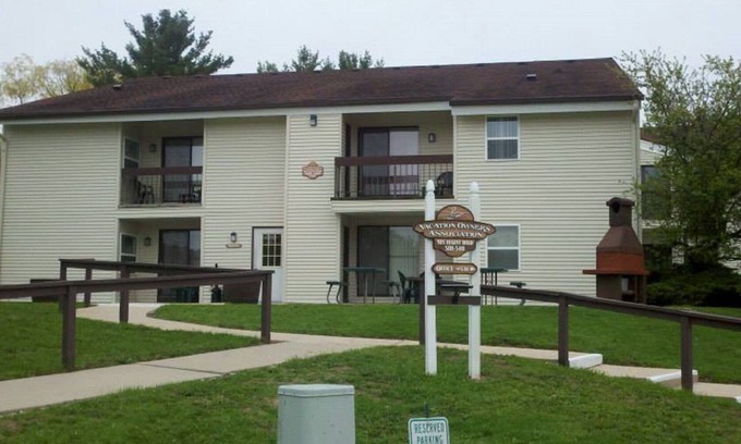 Oconomowoc Condo | Great Resort in Oconomowoc WI with Shopping, Lakes, Milwaukee And Madison