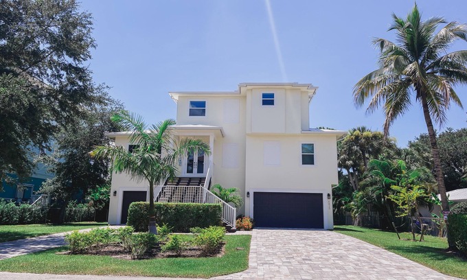 Bonita Shores House | Great reviews,Brand new,waterfront,heated pool, hot tub & beach access -14 pple