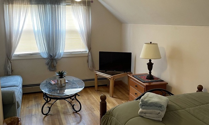 Manchester Apartment | Great Space for a Reasonable Price.