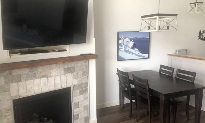 Snowshoe Condo | Great top floor studio. Totally remodeled Fall 2021.