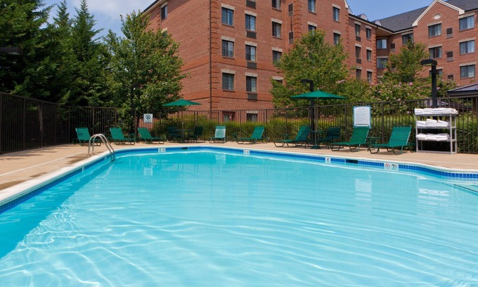 McLean Condo | Great Value! Cozy 2 Bedroom Suite in Mclean | Free Breakfast + 24h Business Center