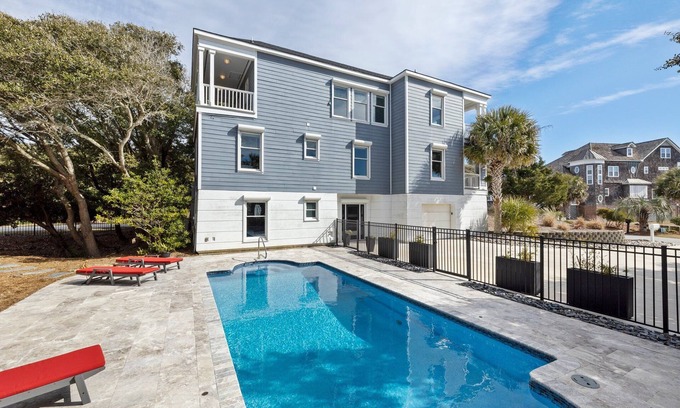 Emerald Isle House | Great Views, Private Pool, in Dolphin's Ridge Community!