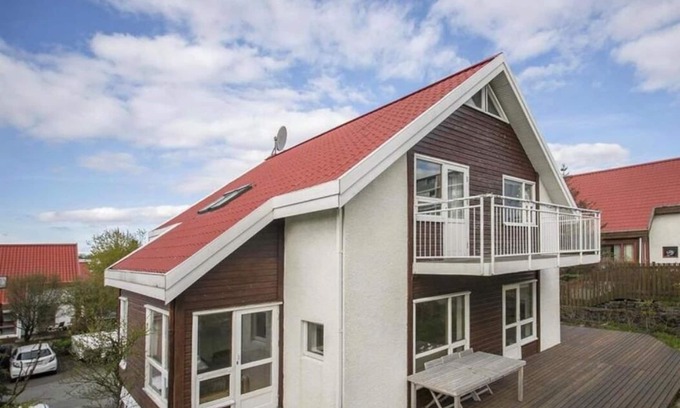 Reykjavik Villa | Great villa in the center of Reykjavik on the most beautiful valley of the town
