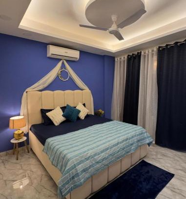 Sainik Farm Apartment | Greece vibes Spacious flat, private, cozy space in Delhi and NCR