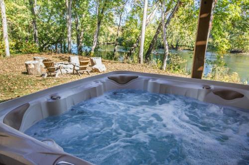 Luray House | Green Castle cabin on the Shenandoah River