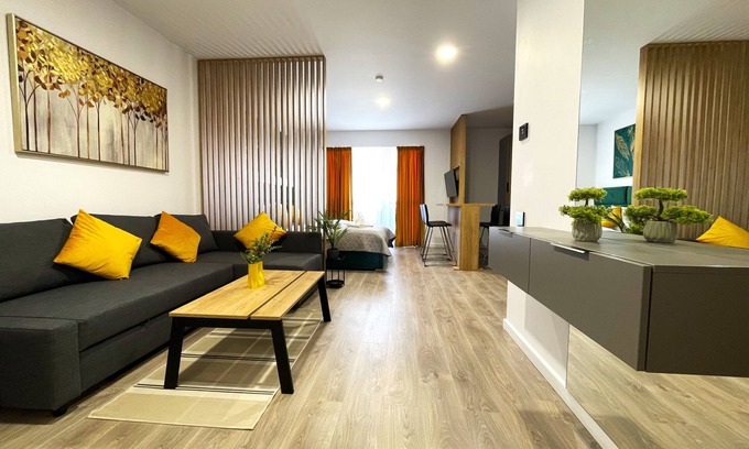 Sinaia Apartment | Green Charm Studio