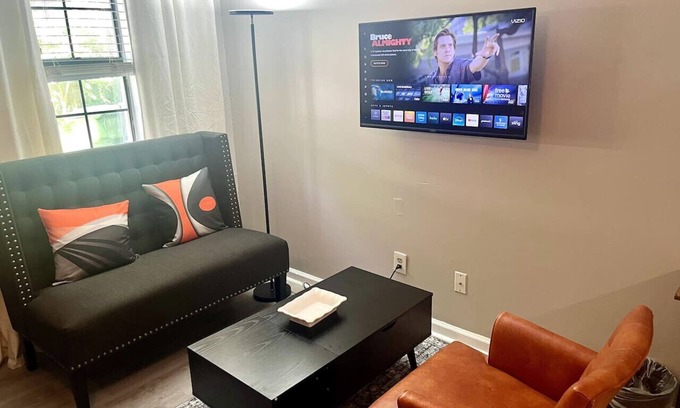West End Apartment | Green Door Retreat Near Downtown Atlanta