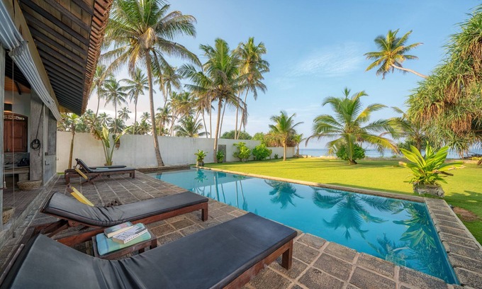 Hikkaduwa Villa | Green Parrot Beach Villa, Right On The Beach. With Private Swimming Pool