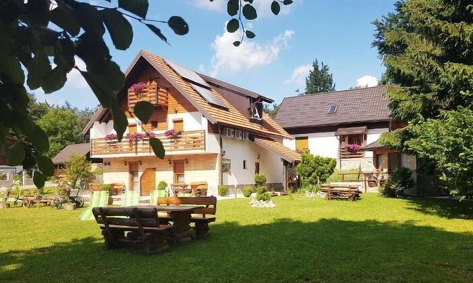 Jezerce Apartment | Green Valley Guesthouse in Jezerce