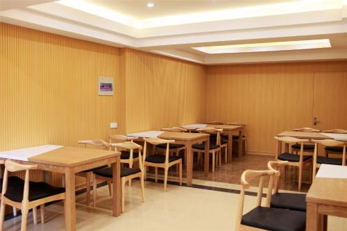Yiwu Hotel | GreenTree Inn Zhejiang Jinhua Yiwu International Trade City Changchun Street Shell Hotel