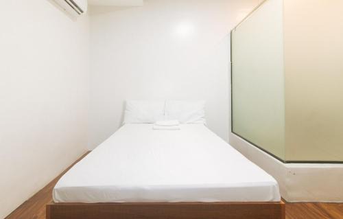 Baclaran Hotel | GREN PLACE near Baclaran Airport Road by RedDoorz