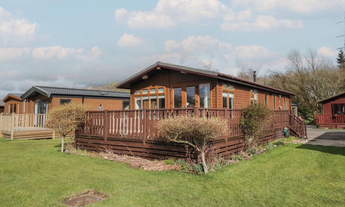 Warton Cottage | GRESSINGHAM VIEW LODGE, pet friendly, with a garden in Carnforth