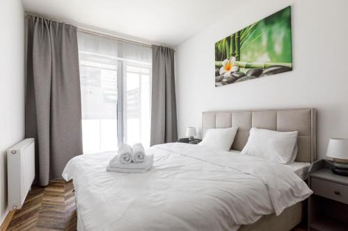 Stare Miasto Apartment | Grey Harmony Apartment by UniqueRent