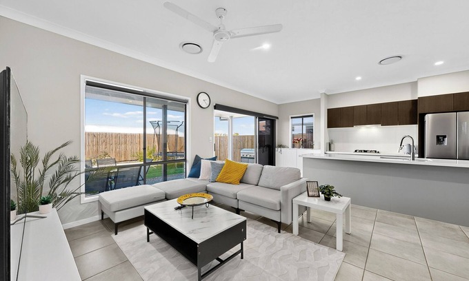 Griffin House | Griffin Family Stay – 4BR Modern Home