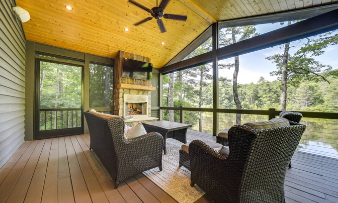 Glenville House | Grill + Water Views: Chinquapin Resort Home