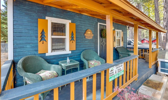 Big Bear Lake Cottage | 'Grizzly Pine' Cottage - Walk to Ski Beach Park!