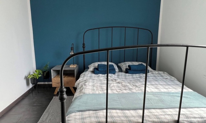 Sossenheim Apartment | Große Komfortable Ferienwohnung - 12 min zur Messe Oder Flughafen