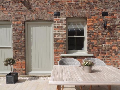 Sheriff Hutton House | Grooms Cottage by Sheriff Hutton Castle near York