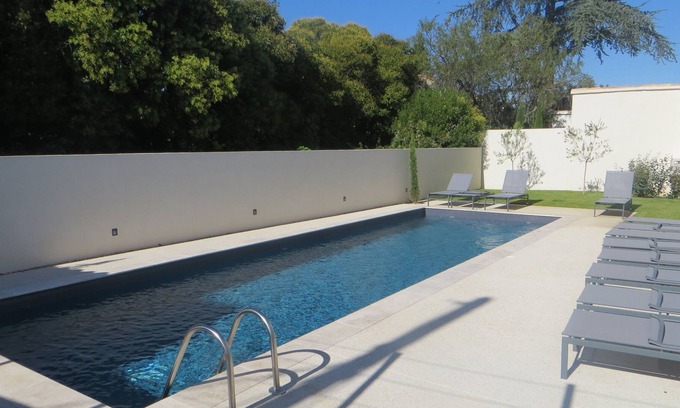 Malaucene Apartment | Ground floor apartment with direct access to garden, garden and swimming pool