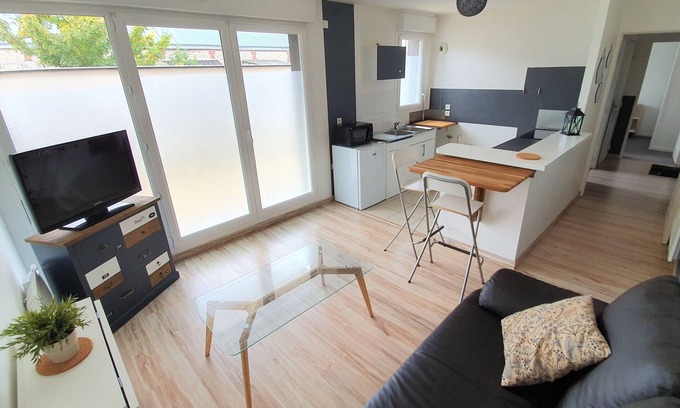 Le Petit-Quevilly Apartment | Ground floor apartment with terrace 10min from the hypercentre