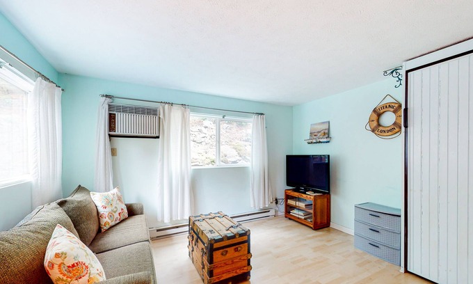 Cape Neddick Apartment | Ground-floor studio with patio & AC - walk to Ogunquit Beach & downtown