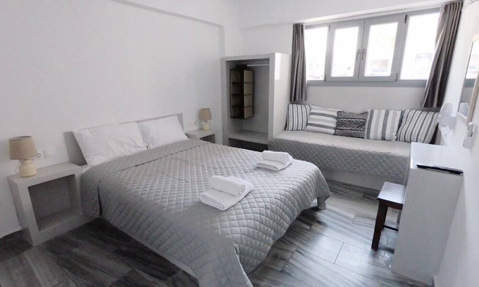 Perissa Apartment | Ground floor Triple Room 30 meters from Perissa Beach