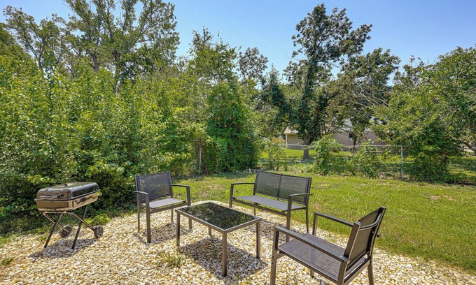 Temple House | Group-Friendly Getaway w/Fenced Yard in Temple!