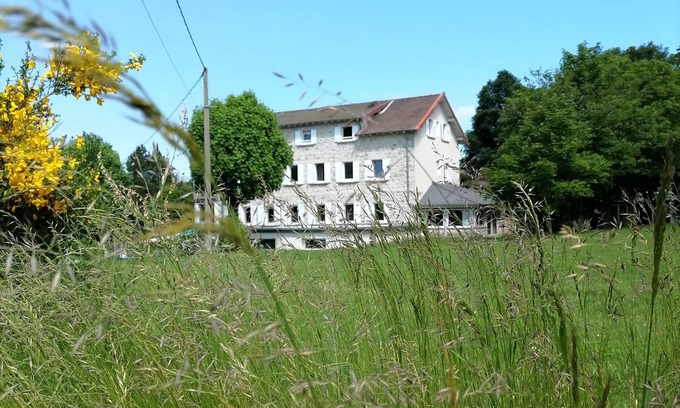 Le Chambon-sur-Lignon House | Group gîte with single rooms, no dormitories, in the heart of nature.