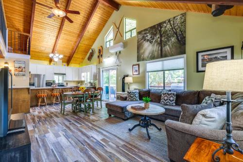 Groveland House | Groveland Home - Walk to Pine Mountain Lake!