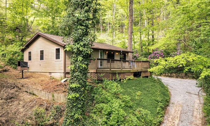 Glenville House | Grumble Grove – A Cozy Treehouse Retreat Near Lake Glenville