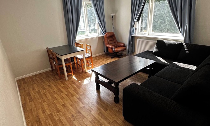 Hallabrottet Apartment | Grymt Prisvärd Lägenhet, Nära Kumla & Örebro!