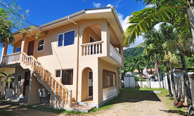 Beau Vallon Apartment | GT Self Catering Apartment - Apartment close to the Beach