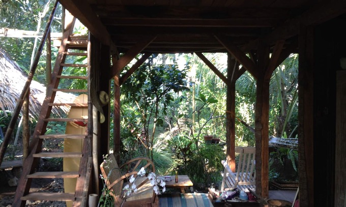 Batu Karas House | Gubuk Cinta di Kebun Pizza :