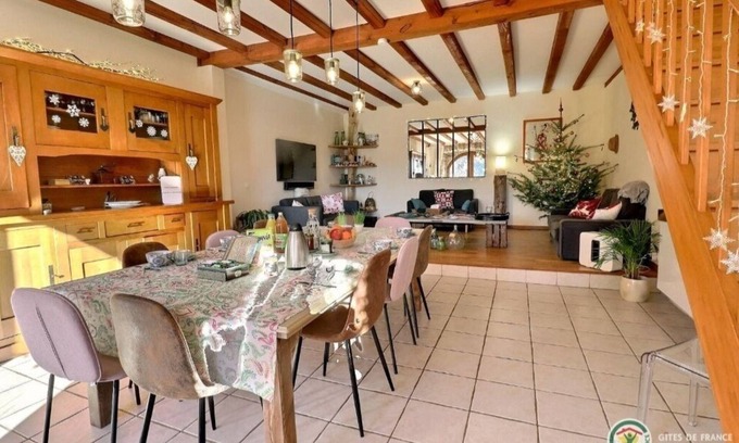 Saint-Jean-Roure Bed & Breakfast | Guest house and table in Ardèche